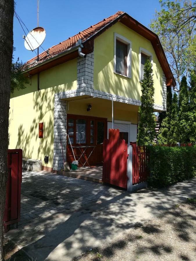 Edu Apartman Hajdúszoboszló Εξωτερικό φωτογραφία